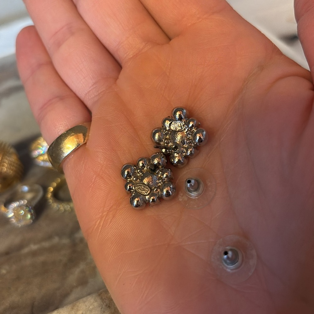 Chanel studs - Picture 4 of 4